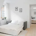 Daire Charming And Stylish Apartment Next To Nyhavn