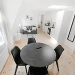 Daire Charming And Stylish Apartment Next To Nyhavn Kopenhag